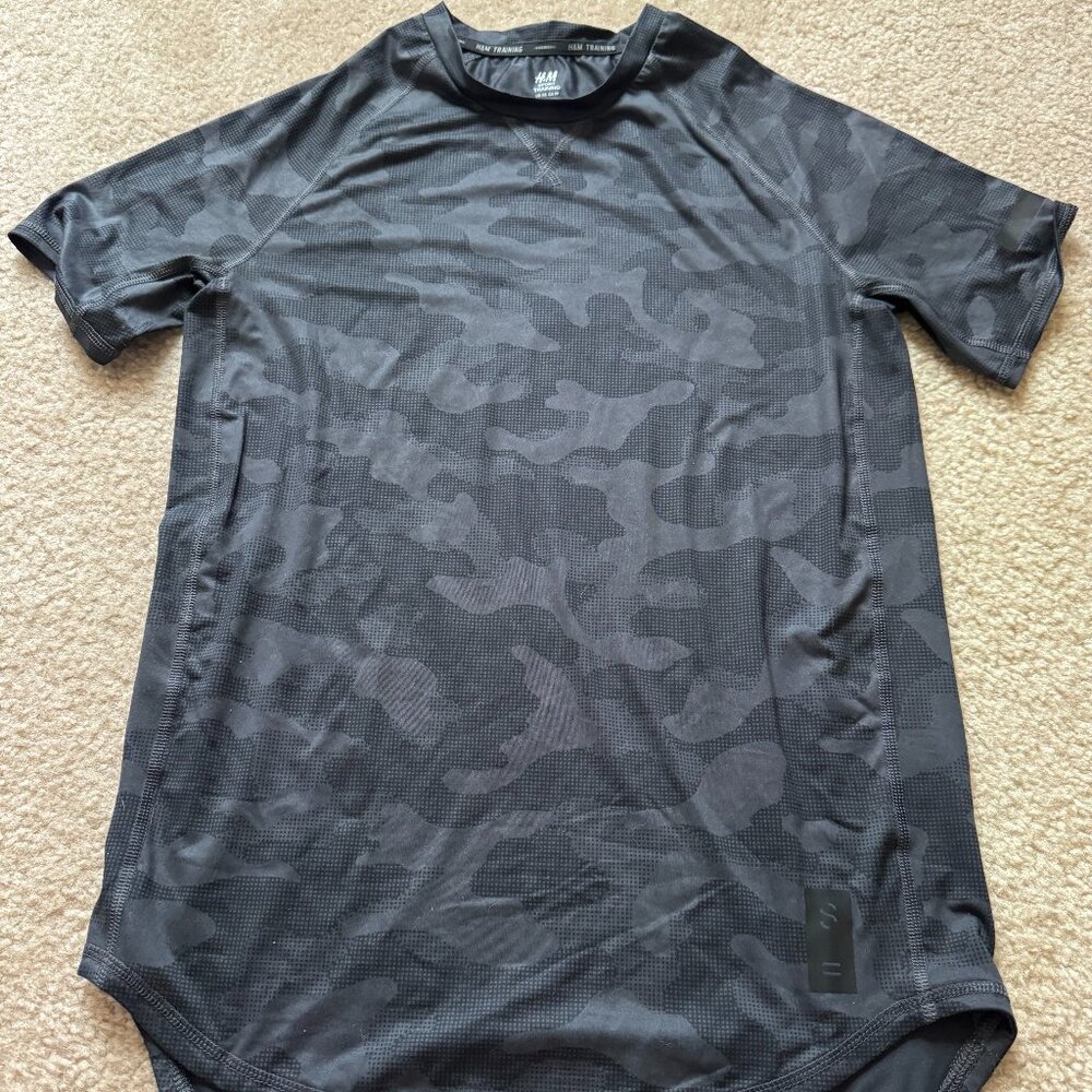 H&M Sport Training Black Camo Performance Tee, Size XS